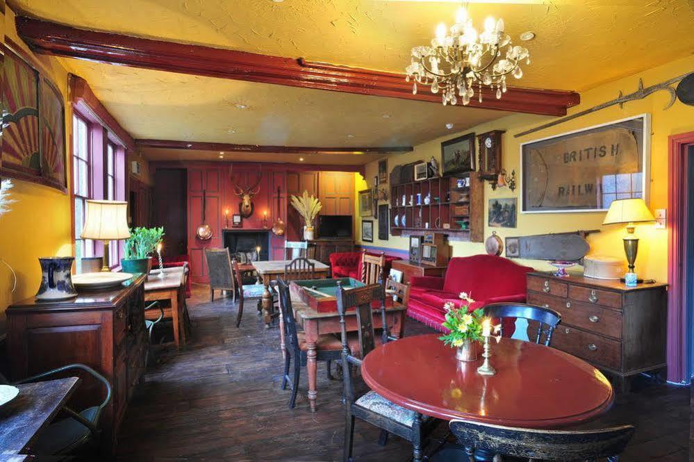 ديفايزيس Black Swan Hotel المظهر الخارجي الصورة
